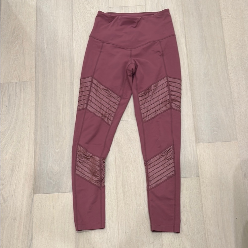 Stylish Mauve Leggings with Moto Accents
